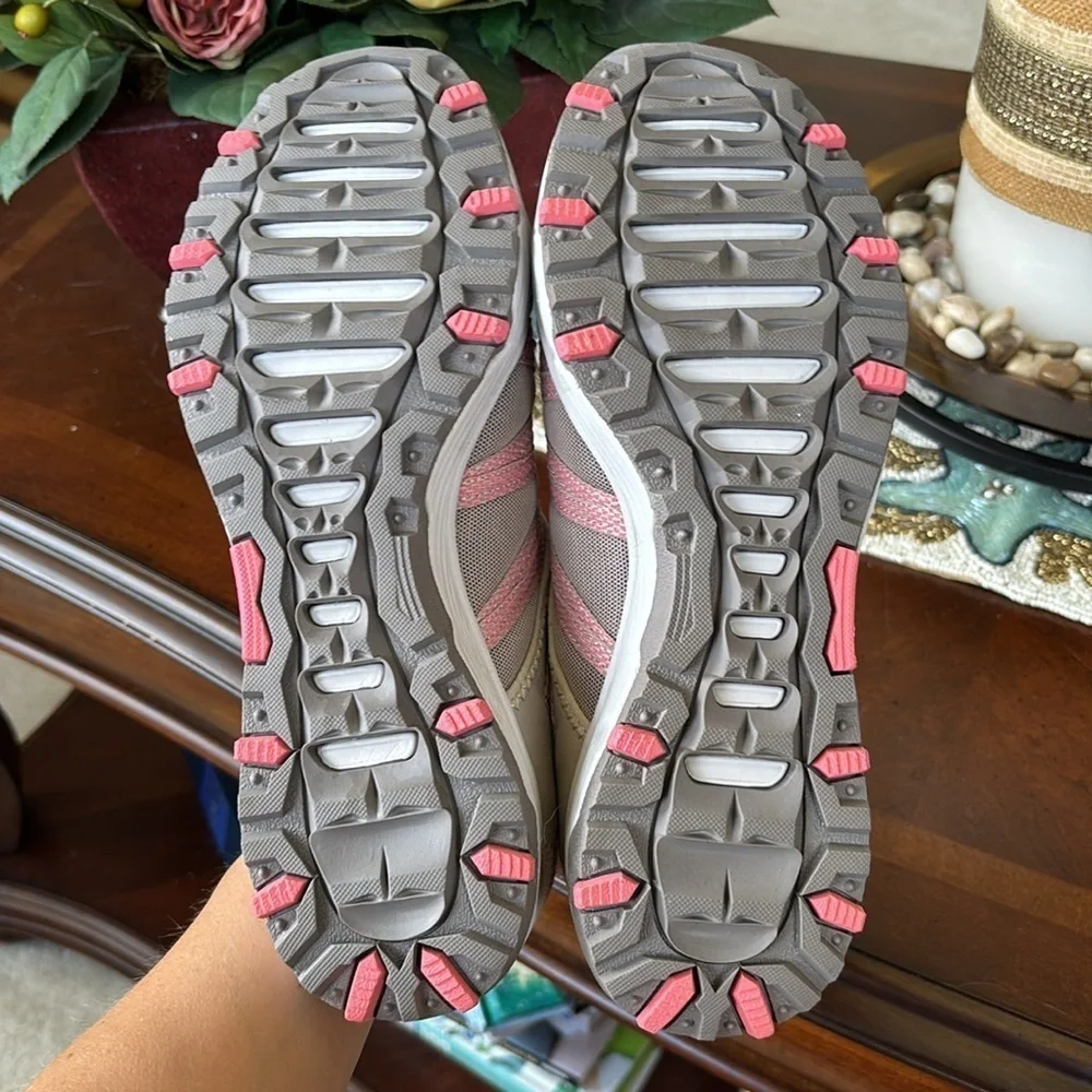 Brand New Skechers Memory Foam Slip On Sneakers Neutral Taupe w/ Coral Hiking